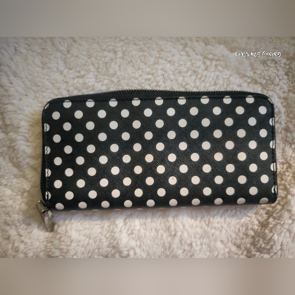 Michael Kors Zip Wallet EUC - Picture 2 of 6